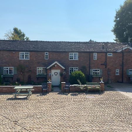 Bank Farm Cottages Нантвич Экстерьер фото