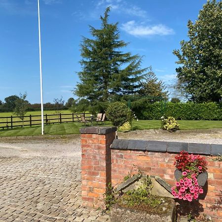 Bank Farm Cottages Нантвич Экстерьер фото